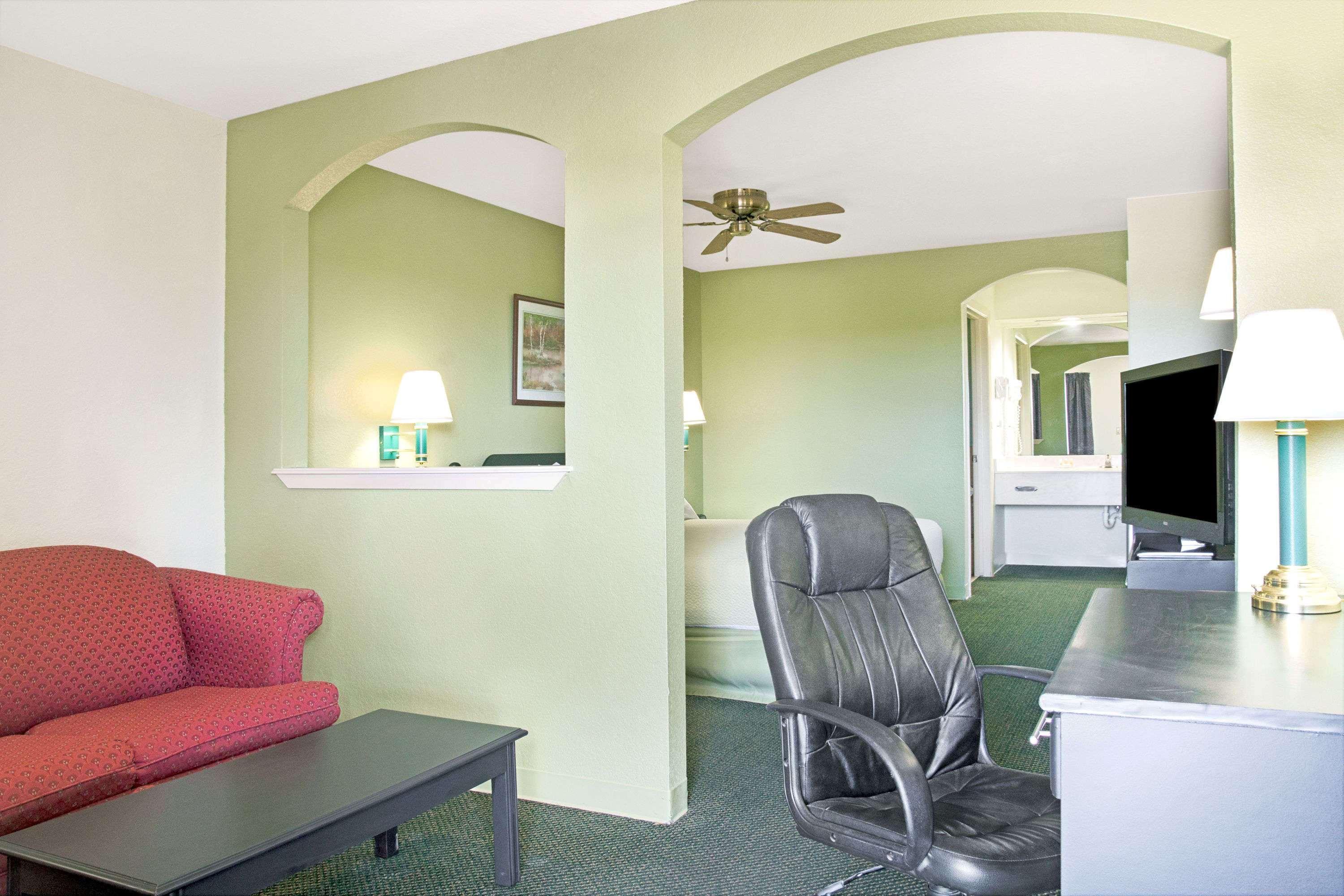 Days Inn By Wyndham El Campo Tx Exteriör bild
