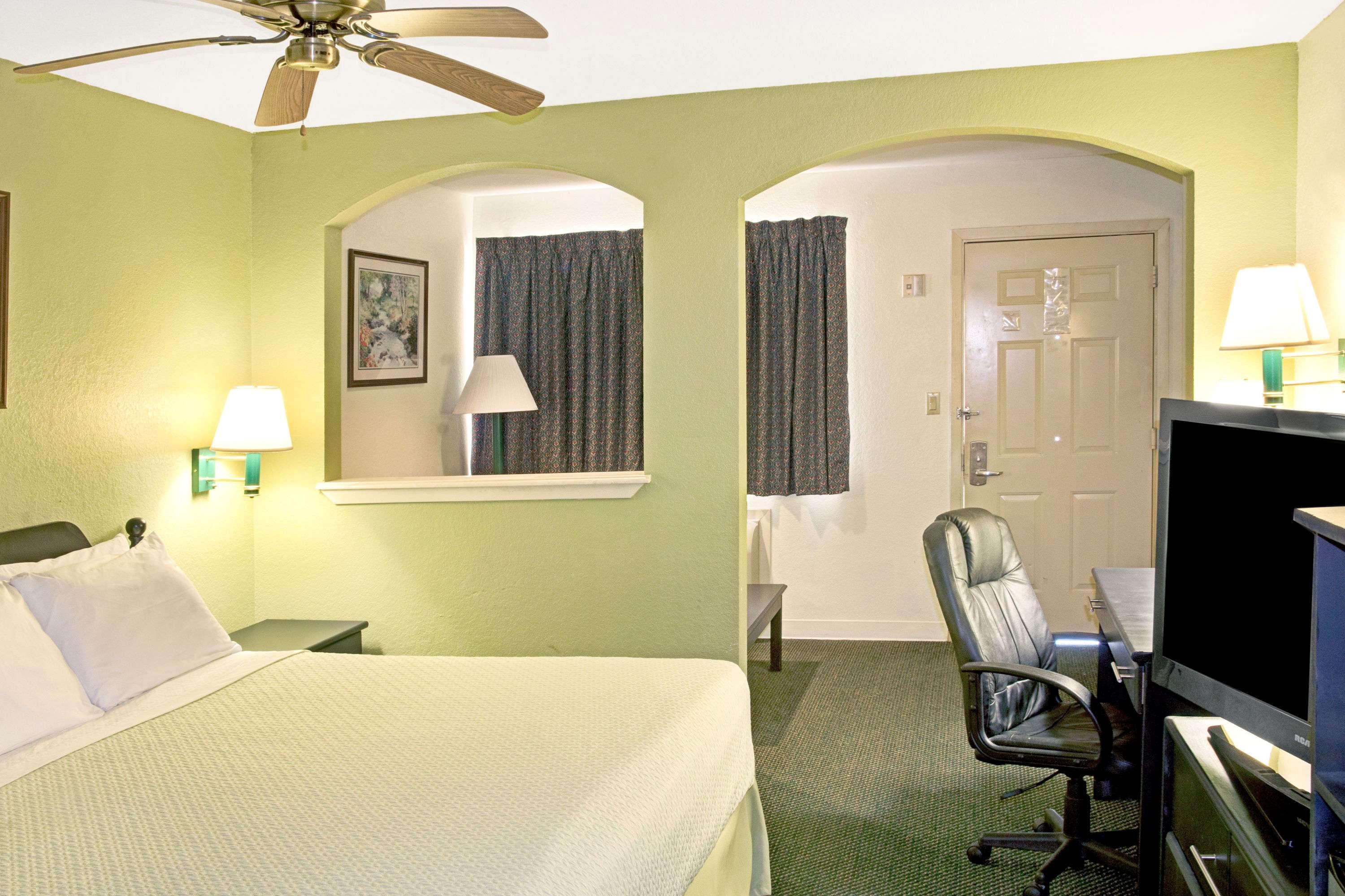 Days Inn By Wyndham El Campo Tx Exteriör bild