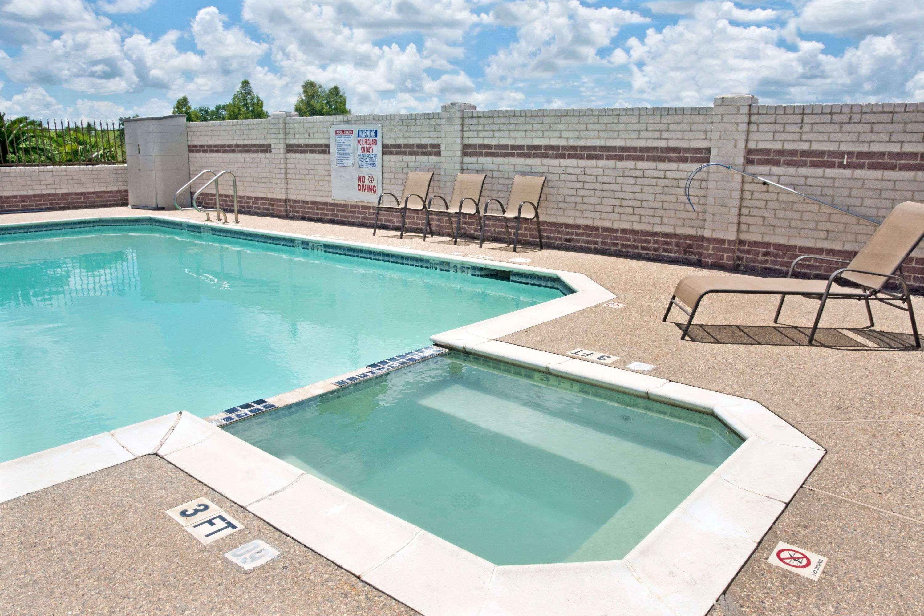 Days Inn By Wyndham El Campo Tx Exteriör bild