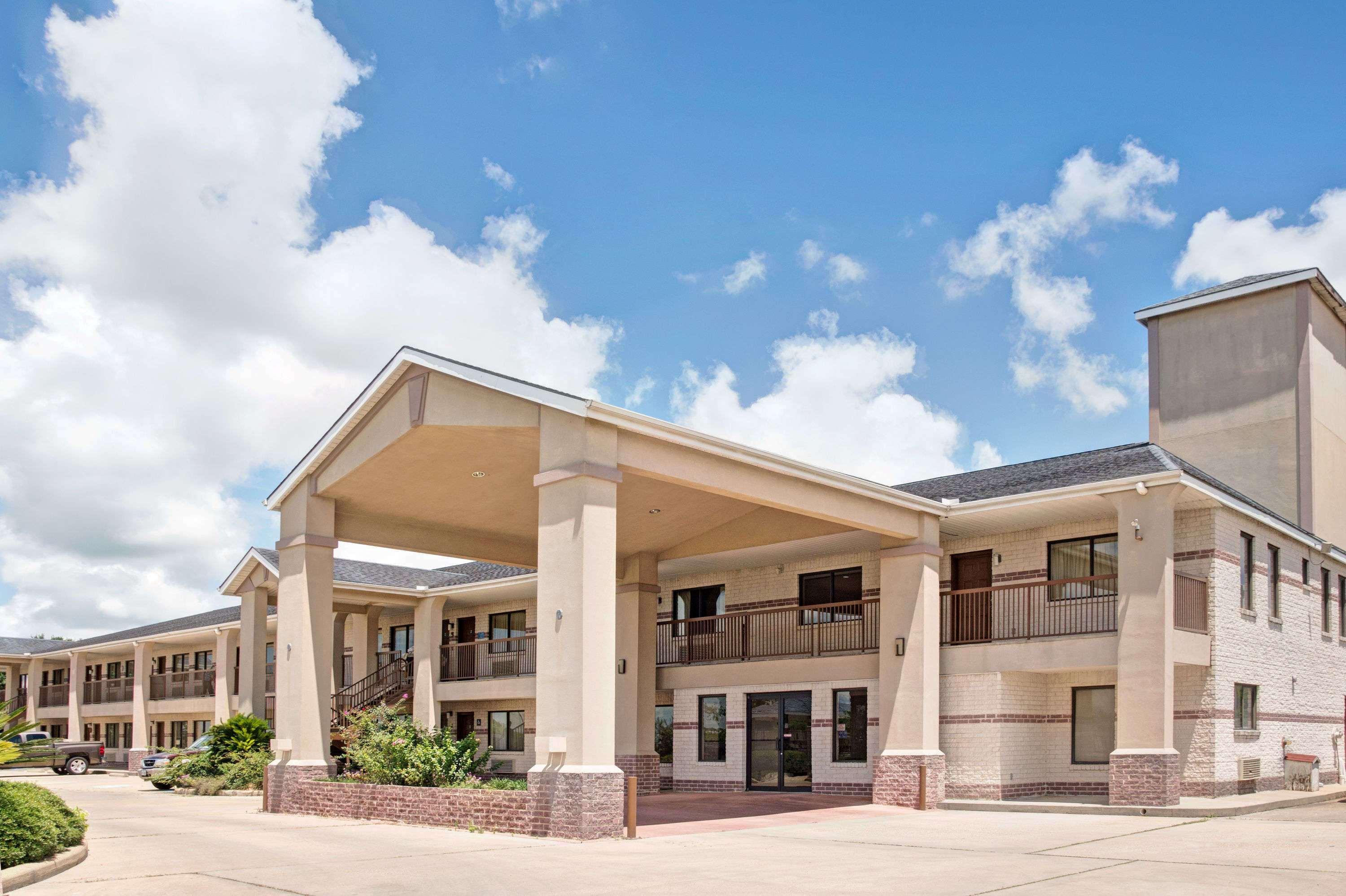 Days Inn By Wyndham El Campo Tx Exteriör bild